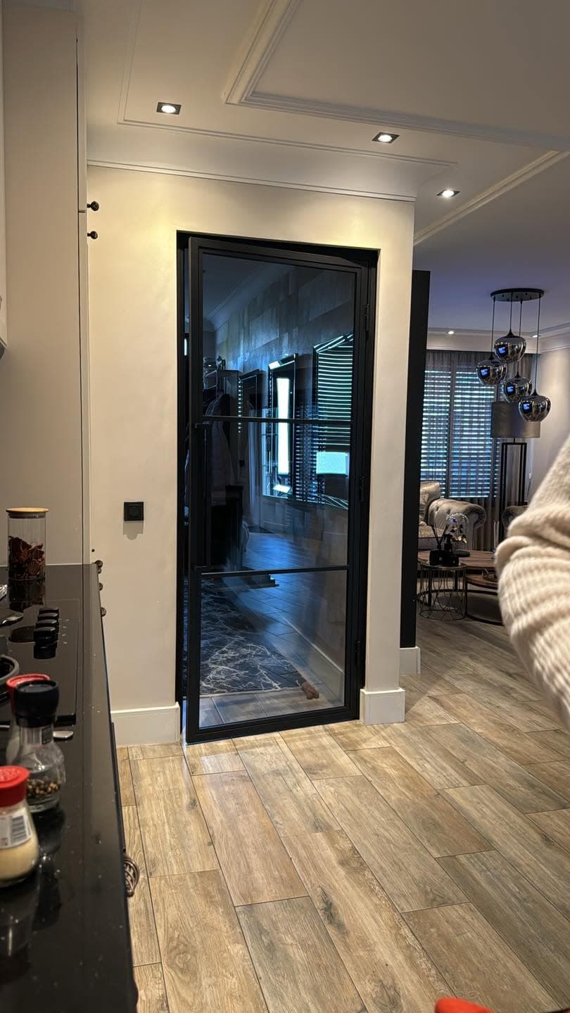 Handgetrokken lijstwerk plafond