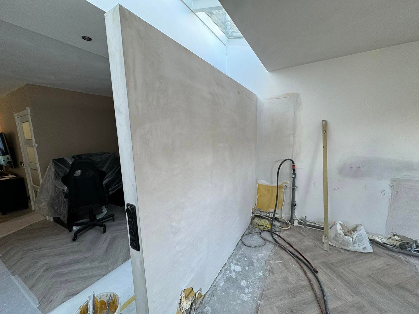 Gladde stucafwerking badkamer